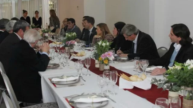Jorge Asís dialogó con periodistas cordobeses.