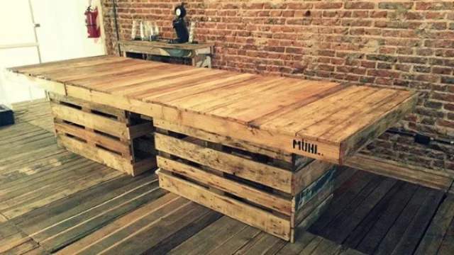 Una mesa gigante de palé es posible. 