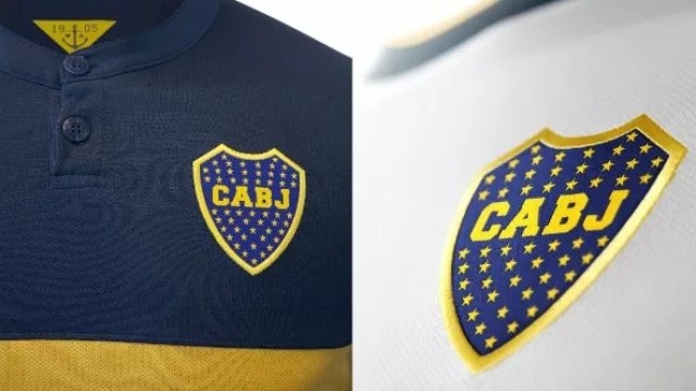 Los dos botones distintivos de la nueva camiseta y el escudo aplicado y bordado a la tela.
