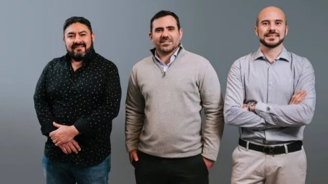 Jorge Nieves, Matías Cortés y Ariel Castro, al frente Vortex.