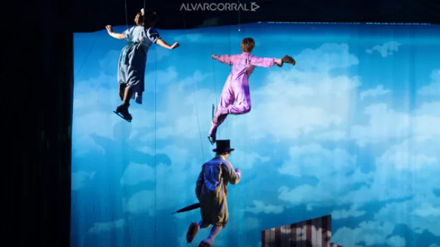 Y, por último, el sueño de chicos y grandes: volar hacia la Tierra del Nunca Jamás.