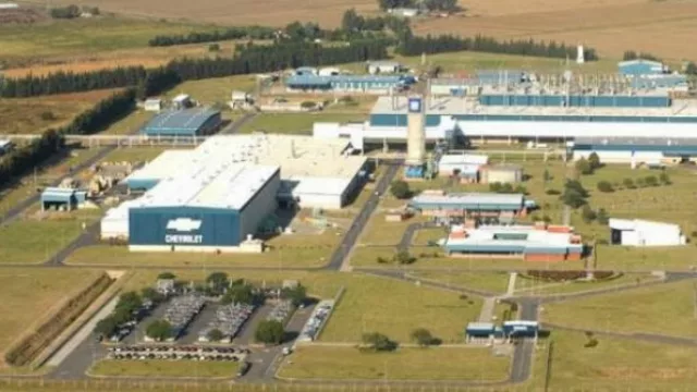 GM pone US$ 270 millones en Rosario (inaugura una planta de motores para su nuevo modelo)