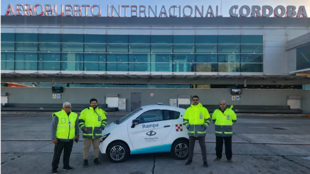 Con tonada verde: Aeropuertos Argentina sumó un auto eléctrico en el Taravella (guiño a VOLTmotors)