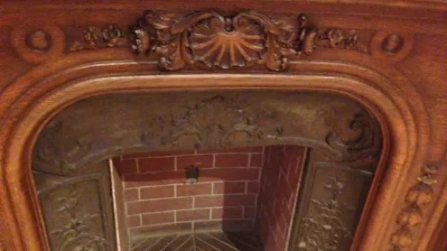 El hogar, de madera y hierro. En este tipo de habitaciones se concentraba gran parte de la actividad del Palacio.