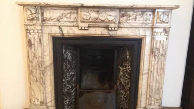 No podía faltar mármol en un hogar. 