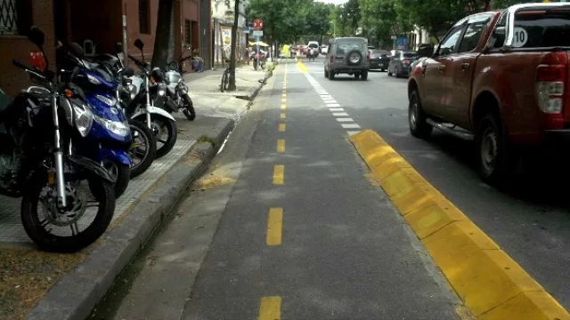 Estiman que Córdoba necesita 42 kilómetros más de ciclovías (menos autos=mejor ambiente)