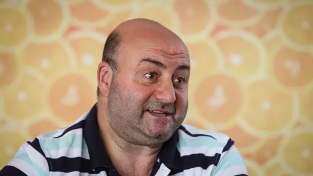 “Presentamos un sistema que se llama sistema Mirror, un sistema de espejos que suben y bajan,cambian de colores, tienen fraseo, tienen un movimiento espectacular”.