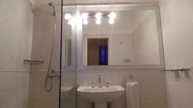 Los baños amplios y con nuevas con nuevas comodidades para las necesidades de los huéspedes de hoy. 