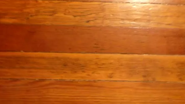 No, no es una foto "desubicada". Queremos mostrarles que los pisos de las habitaciones son los originales de 1914.