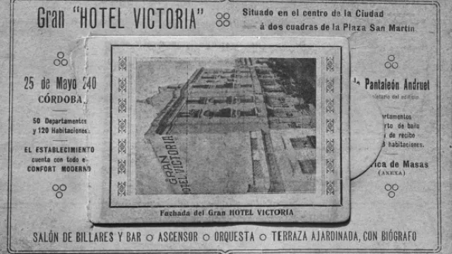 “El establecimiento cuenta con todo el confort moderno: salón de billares y bar, ascensor, orquesta y terraza ajardinada con biógrafo”.