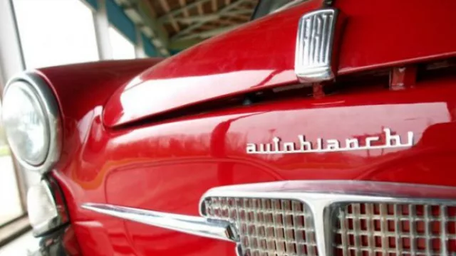 En ese viejo concesionaria hay cientos de autos “nuevos” de la década del 89, como este Autobianchi.