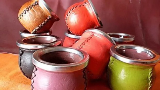 Mate de cerámica vs. mate de calabaza, ¿cuál preferís?