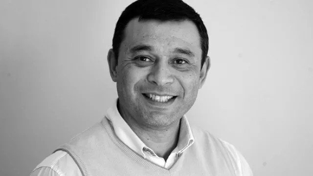 Walter López, cajero recaudador.