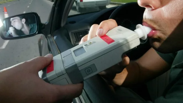 Relativiza la importancia de la tolerancia cero al alcohol en conductores