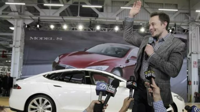 Celebran el paso de Tesla para abrir sus patentes