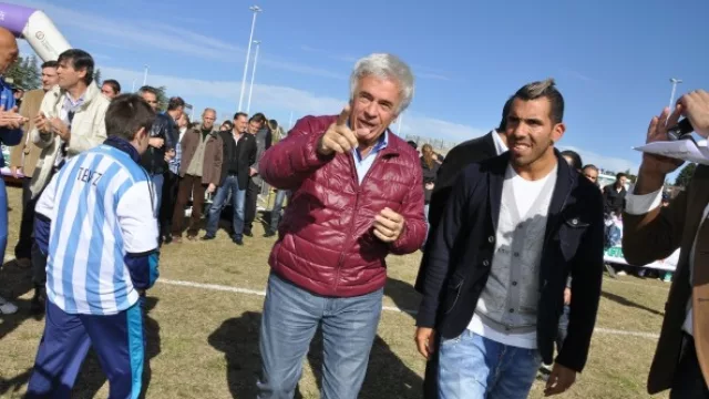 De la Sota junto a Tévez