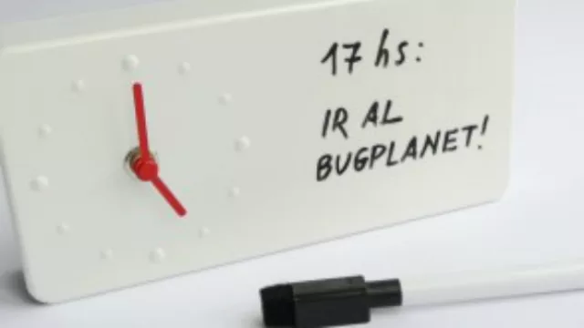 Para aquellos olvidadizos, este reloj con anotador incluido. ¡No digan que no avisé!