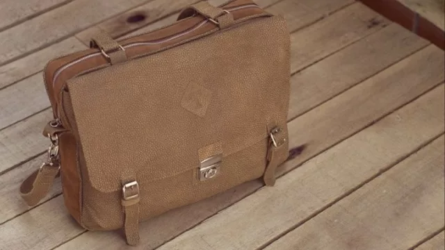 ¿Quién dijo que los hombres no usan bolsos? Aquí una alternativa para papá.
