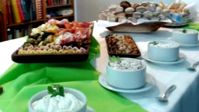 Así recibía Azafrán a los periodistas en su agasajo.