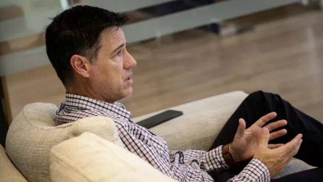 “Estamos más que nada, reorganizando el shopping, enfocados en los locales que están vendiendo bien,  dándoles más metros, de esa forma poder mejorar su ecuación y nosotros apuntar a que puedan vender más”.