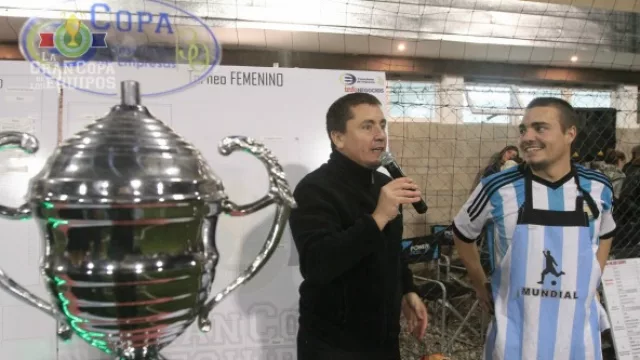 Un enorme trofeo para un enorme certamen