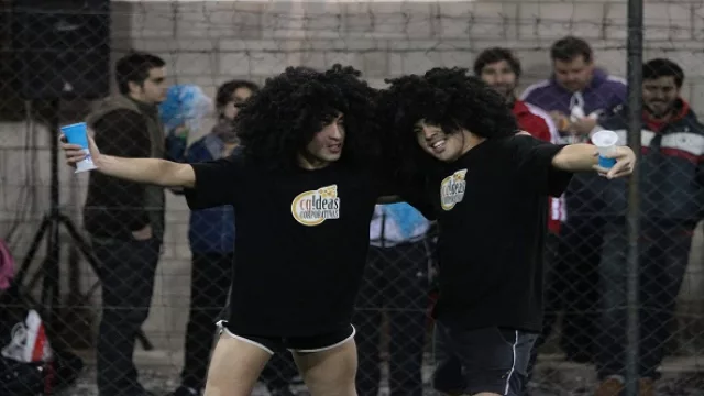 Los muchachos de Cg!deas divirtiendo al público en el entretiempo.