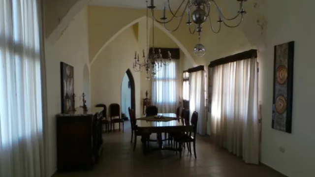 Para una reunión privada o un almuerzo de negocios, el lugar tiene todas las comodidades.