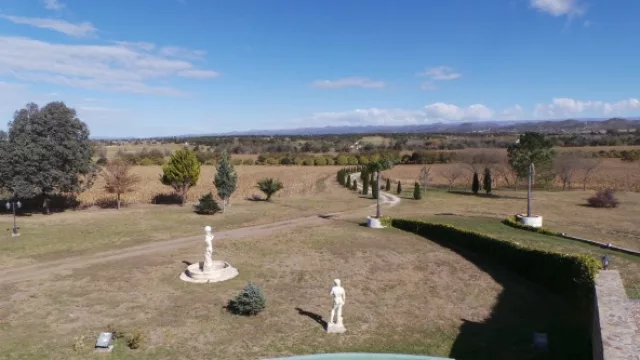 Propiedad de Roberto Rennella, actualmente el servicio de catering es manejado por el cheff Maximiliano Piragino.