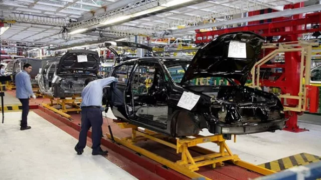 Autos: sigue derrumbándose la producción