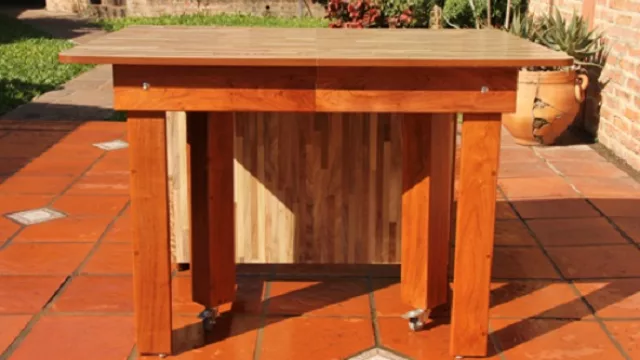 La mesa para cuatro comensales…