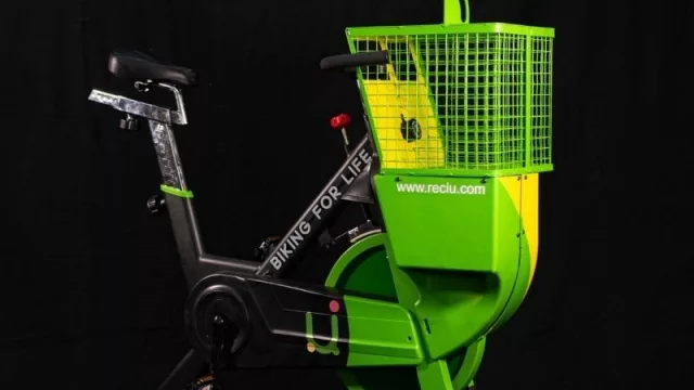 Esta es ReciU Bike, la bici fija cordobesa que recicla botellas de PET (en marzo habrá 700 en gimnasios, plazas, paseos y escuelas)