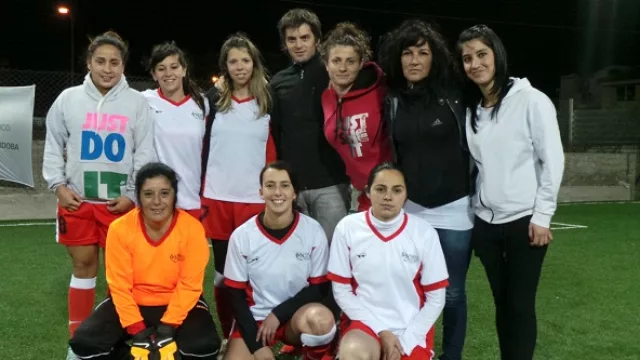El equipo femenino de Posada del Qenti.