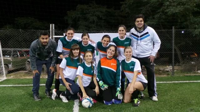 El equipo femenino de Bancor.