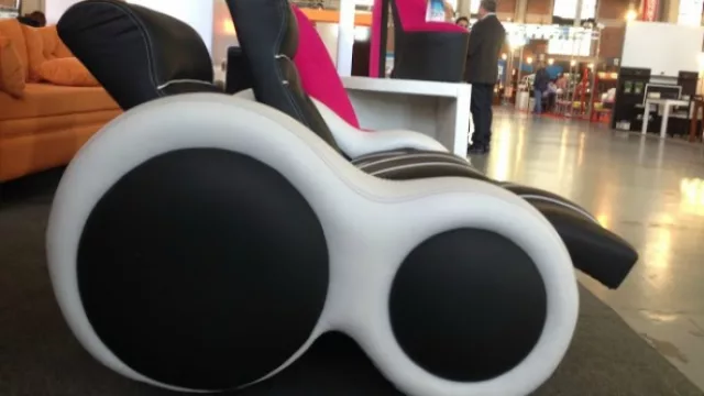 El sillón Beneto de costado...