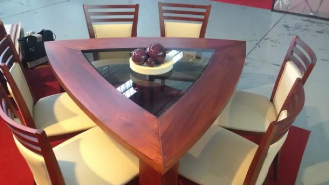 La mesa triangular de Dadone.