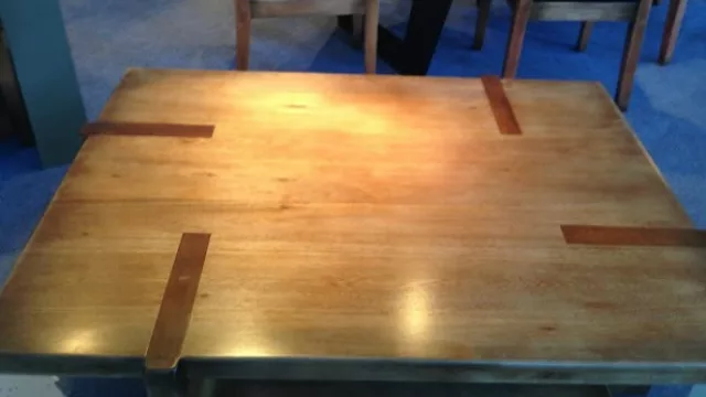 Una interesante mesa ratonera de Ivope. 