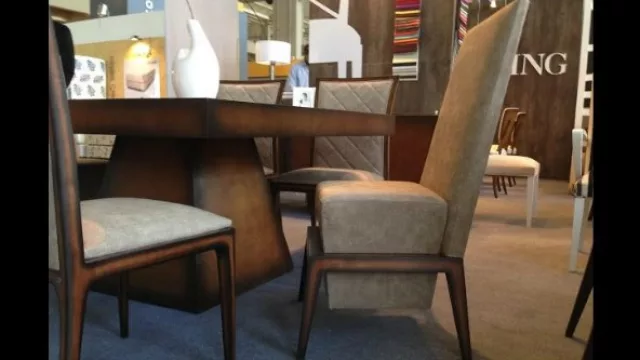 Interesante líneas para la mesa y sillas del comedor by Mehring.