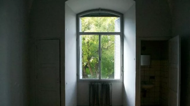 Honestidad y austeridad, característica de la Abadía que encaran una suerte de estilo minimalista. 