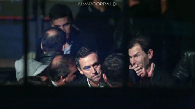 Javier Bee Sellares llegando a la espontánea reunión.