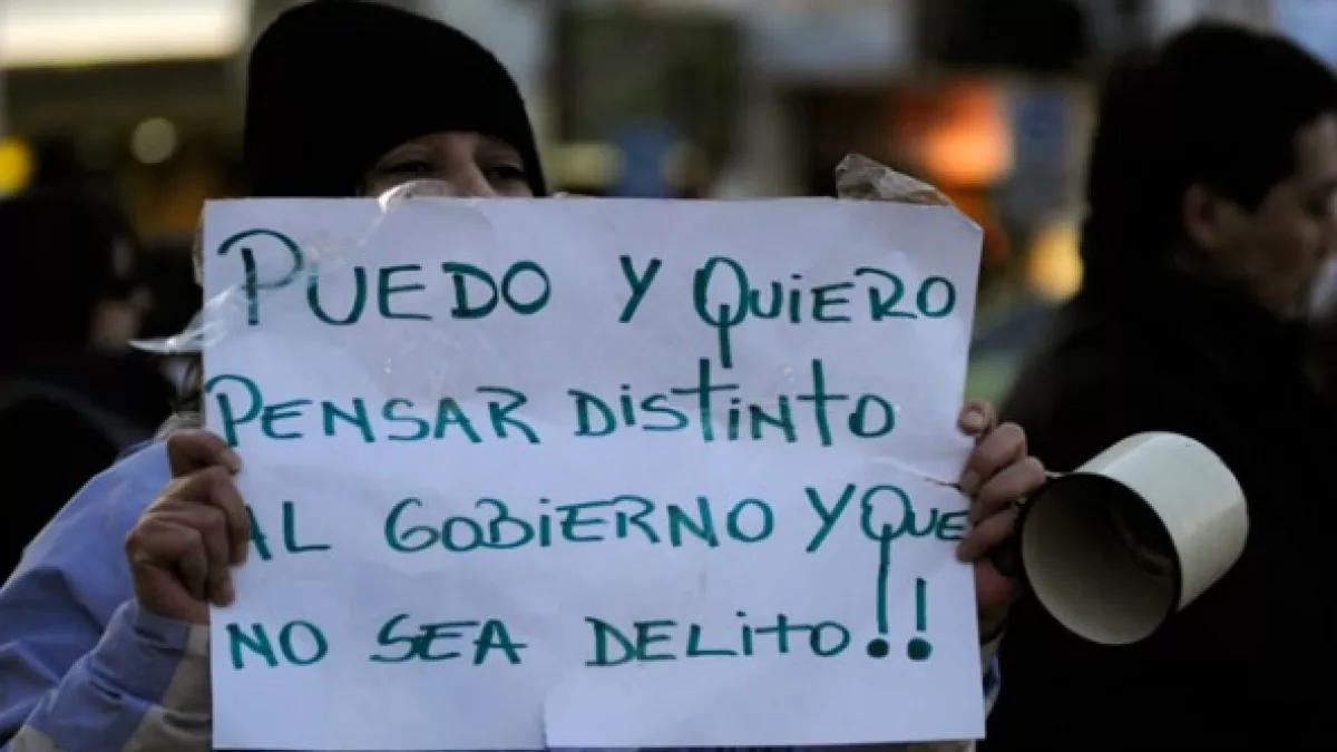 La gente confía 2,5 veces más en las empresas que en el gobierno