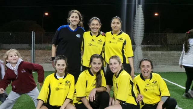 El equipo femenino de Consultores de Empresas.