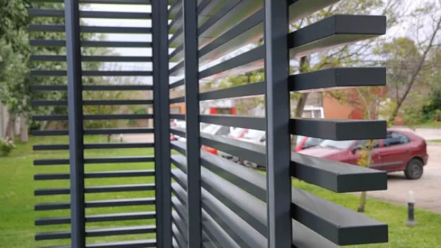 Quadro, ideal para figuras geométricas con perspectiva.