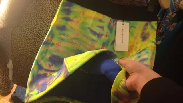 Jazmín Chebar saca el neopreno del agua y lo sube a sus vidrieras