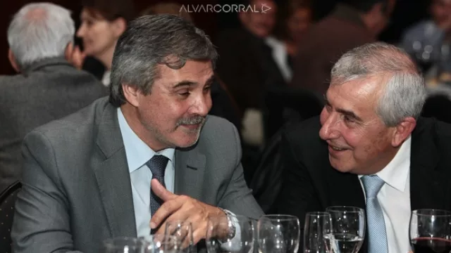 El ministro de Educación, Walter Grahovac, dialoga con Roberto Barbieri.