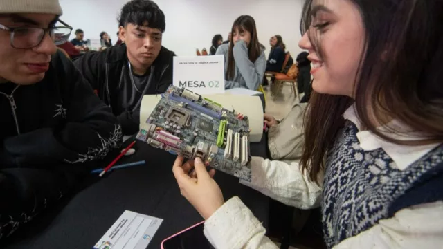 Hackathón de Minería Urbana: el reciclaje electrónico se convirtió en una herramienta educativa en Mendoza