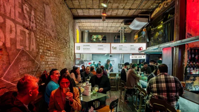 Filo + Pue! + Freddy Morozovsky: el "dream team" que armó ASO, un club social en Nueva Córdoba (con carnet físico, burgers y empanadas)
