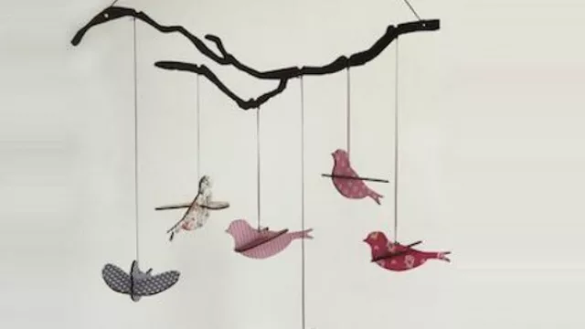 Llevado a un nivel más literal, las aves descansando en una rama. Ideal para darle movilidad a la decoración en las paredes.