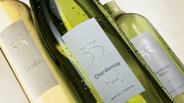 Latitud 33: Cosecha Tardía, Chardonnay y Sauvignon Blanc.