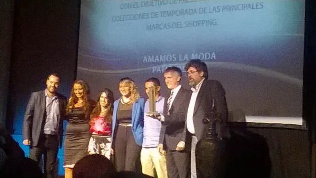 La gente de Patio Olmos, junto a Buteler comunicación también se llevo su premio.