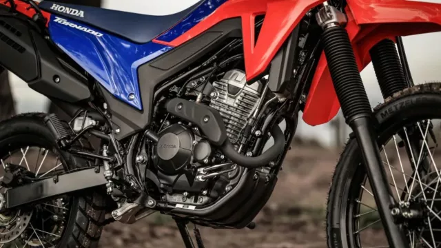 Honda renueva la XR300L Tornado (suma control de tracción y ABS trasero desconectable)